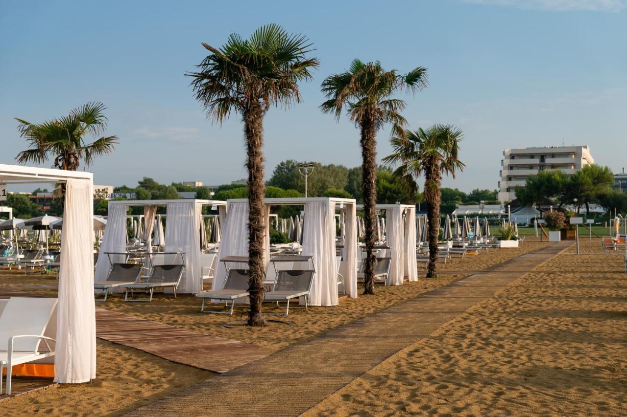 Savoy Beach Hotel & Thermal Spa Bibione Exterior foto Beach in Rimini