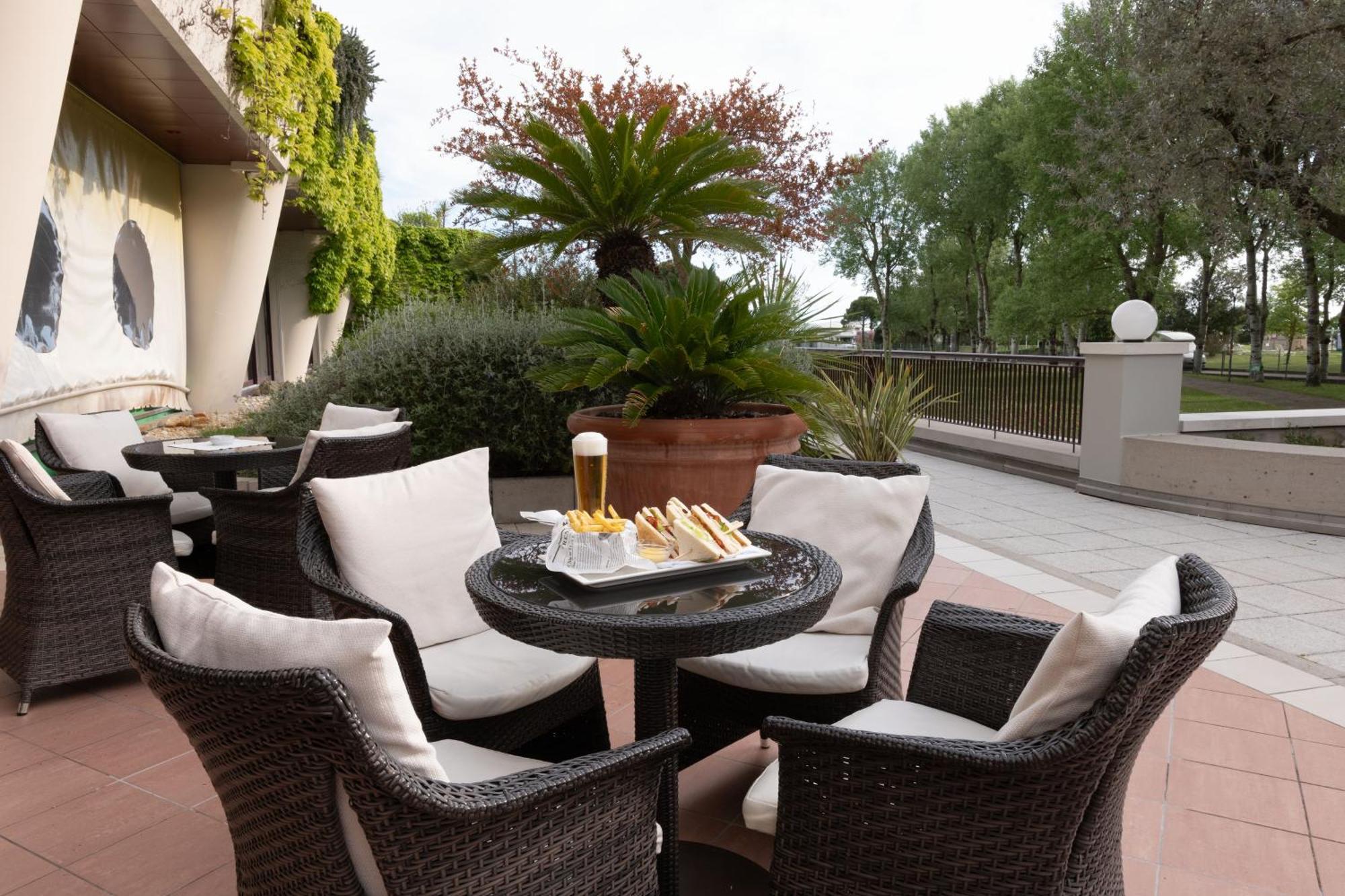 Savoy Beach Hotel & Thermal Spa Bibione Exterior foto The Terrace